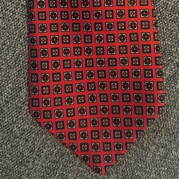 Brooks Brothers Classic & Elegant Red and Black Men's Tie 💯 percent Silk - Picture 2 of 2